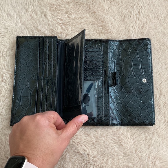 Large Guess Wallet - Picture 6 of 8